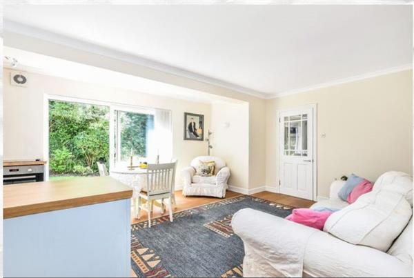 Sunrise View, The Rise, NW7